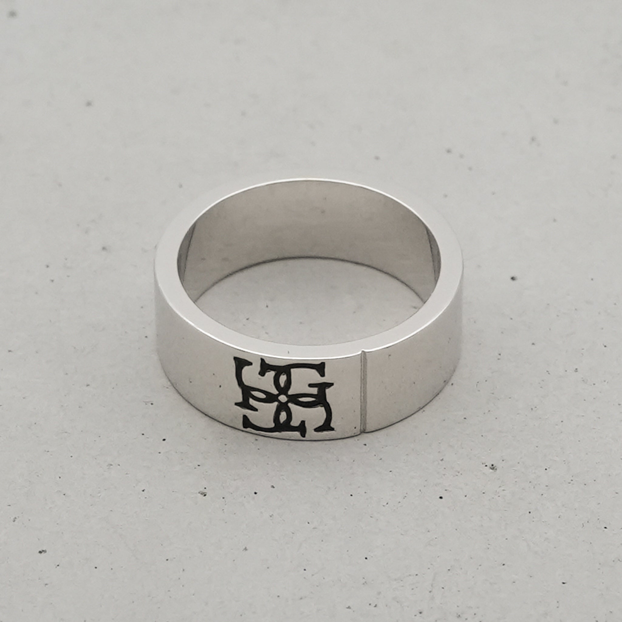 Cross logo ring［BLACK logo］ – GRAiL