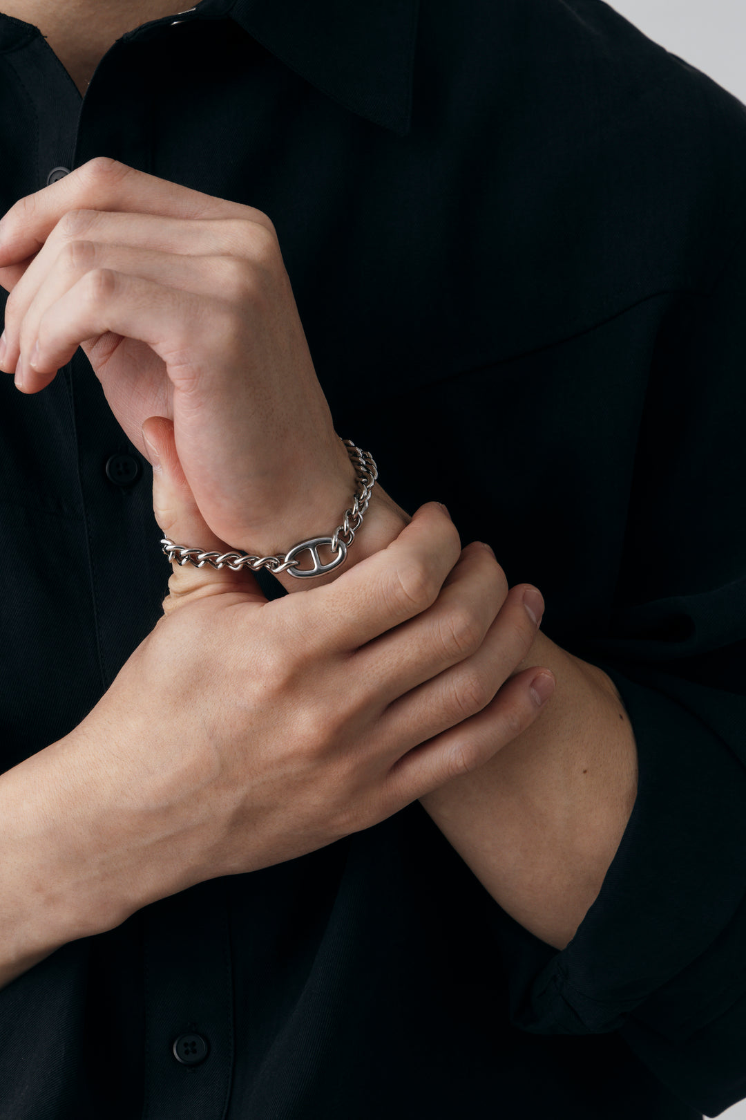 h link bracelet