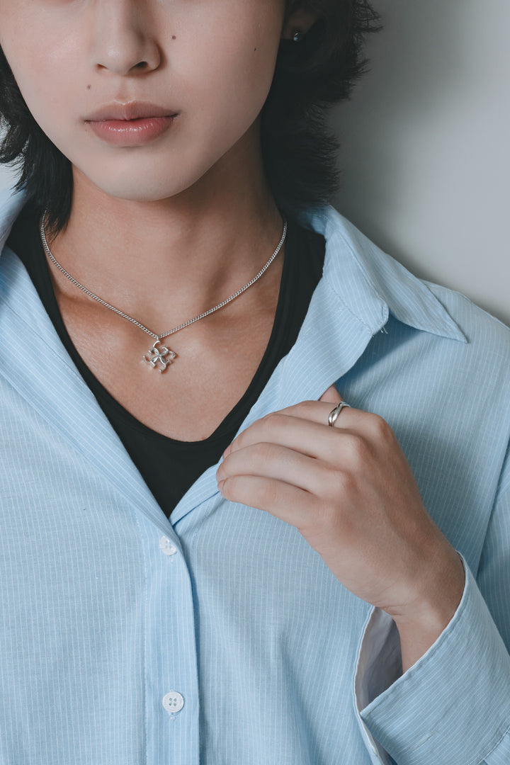 Crossed ring
