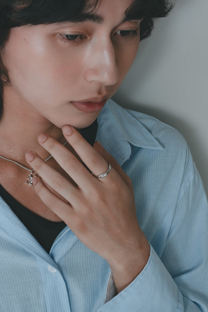 Crossed ring
