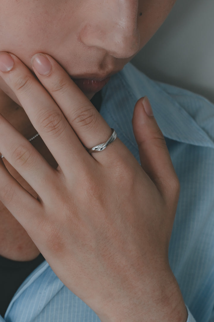 Crossed ring