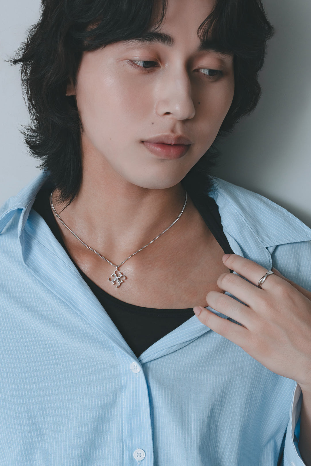 Crossed ring