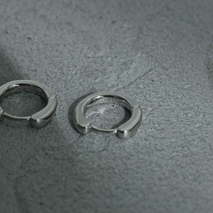 Calm hoop pierce