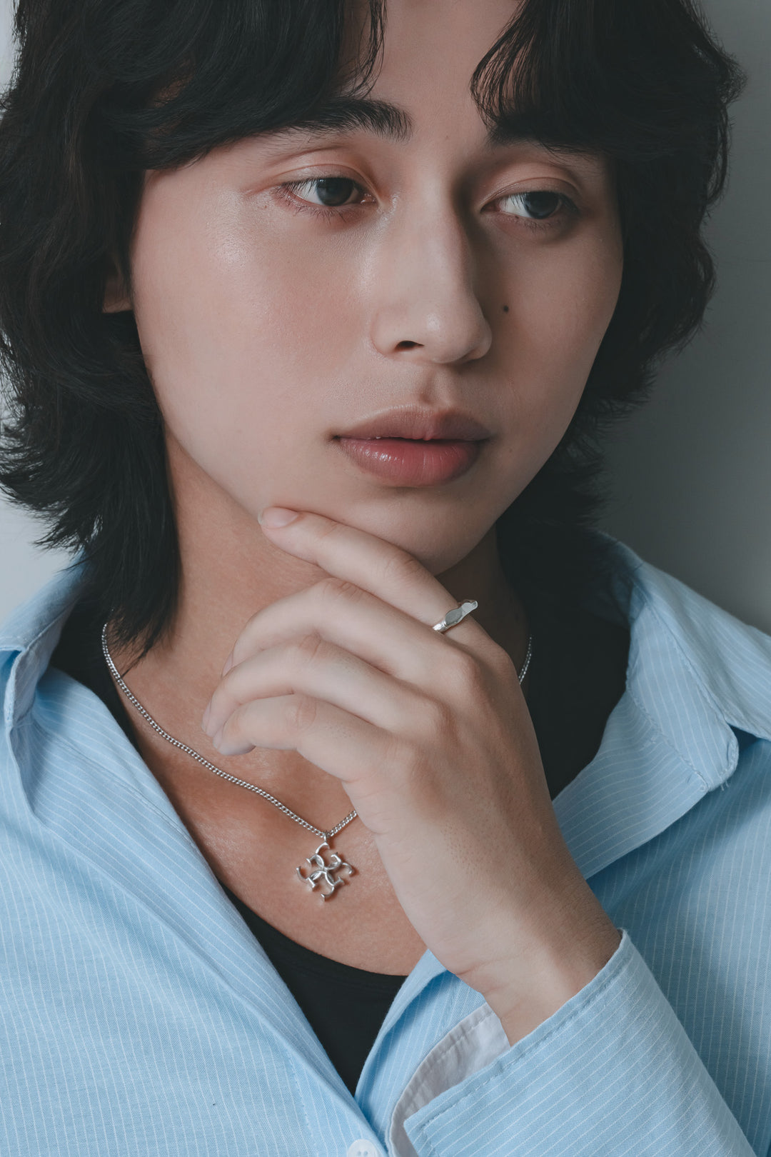 Cross logo necklace - white silver